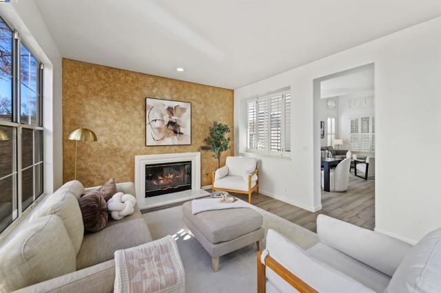 2909 Moreno Ave, Pleasanton CA: https://media.crmls.org/mediaz/b0abbbd7-2580-4b16-9620-3e1e2f64cdf4.jpg