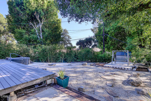 5245 Bubbling Well Lane, La Canada Flintridge CA: https://media.crmls.org/mediaz/b0abeb43-4cd7-433d-881c-9e5681691968.jpg