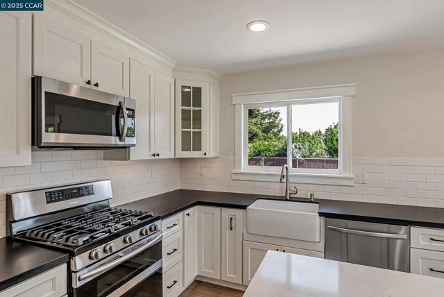 5891 Caulfield Dr, Clayton CA: https://media.crmls.org/mediaz/b0ac4da7-6c82-436e-96d2-a146fe7755c3.jpg
