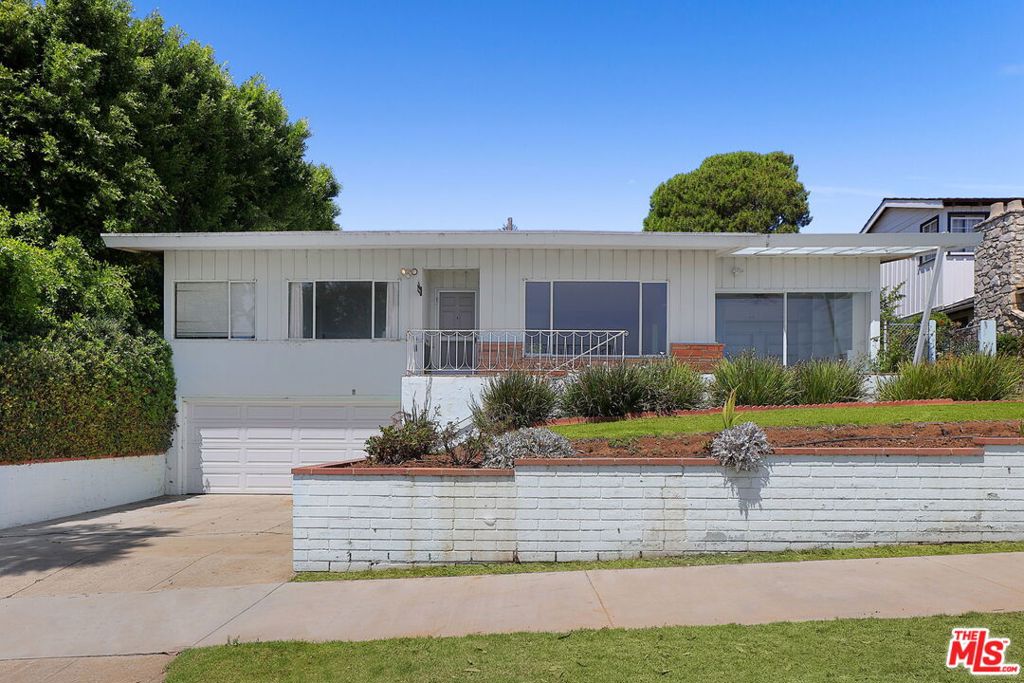 15975 Asilomar Boulevard Pacific Palisades, California 15975 Asilomar Boulevard