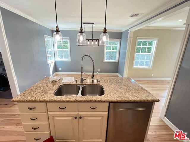 2851 Fairmount Avenue, La Crescenta CA: https://media.crmls.org/mediaz/b0acba27-5083-4c1b-89dc-4bf2b6a5f434.jpg