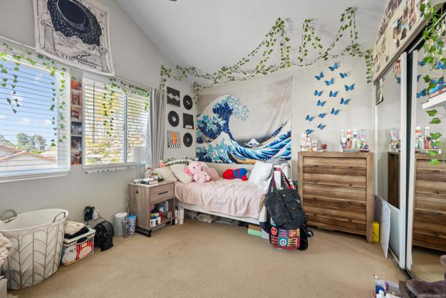 1572 Roma Dr, Vista CA: https://media.crmls.org/mediaz/b0adc284-f947-4f04-96ca-41c401501121.jpg