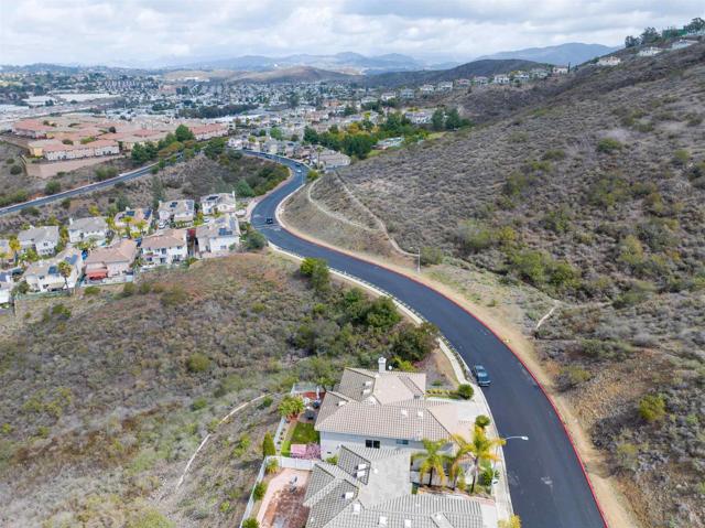 10394 Valley Waters Dr, Spring Valley CA: https://media.crmls.org/mediaz/b0adef1a-1384-4a87-bf6c-b6a736ba637b.jpg