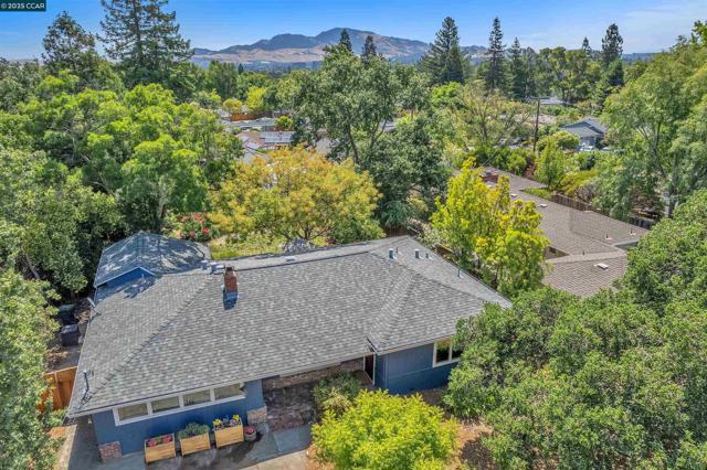448 Cumberland Dr, Pleasant Hill CA: https://media.crmls.org/mediaz/b0ae2faa-9d7a-43d5-b042-4606e258b4fa.jpg