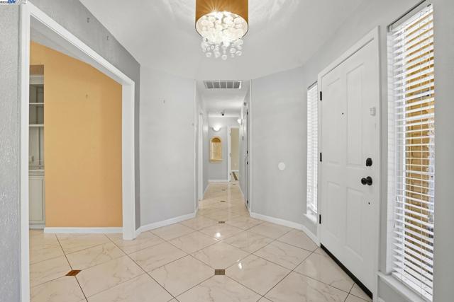 4470 Rolling Oaks Dr, Granite Bay CA: https://media.crmls.org/mediaz/b0ae39ca-4f8c-4752-aff4-c3d448db00c1.jpg
