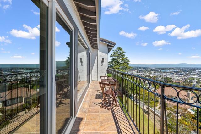 70 Ensenada Road, San Carlos CA: https://media.crmls.org/mediaz/b0ae4739-0c85-463d-bb5b-0a7cf208b027.jpg