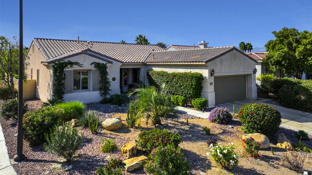 81025 Avenida Lorena, Indio CA: https://media.crmls.org/mediaz/b0ae634f-9ab1-46a1-8bd5-59092abc350a.jpg