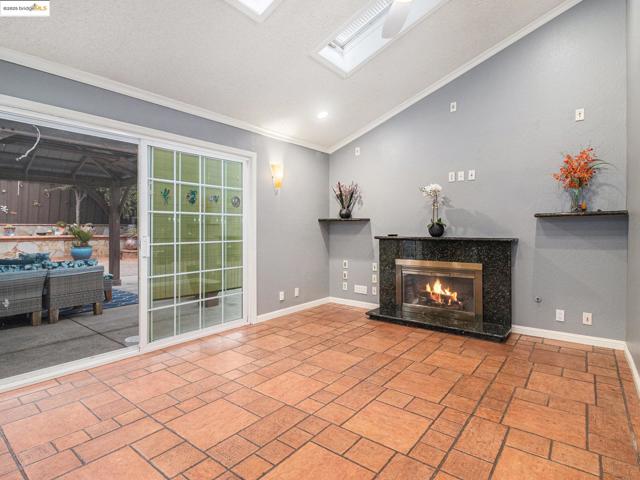 410 Kevin Ct, San Ramon CA: https://media.crmls.org/mediaz/b0ae99db-f576-4ade-8be5-353134b493a0.jpg