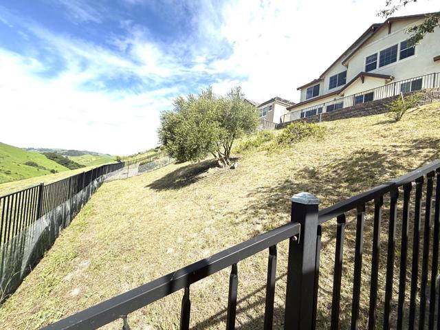 7862 Ridgeline Place, Dublin CA: https://media.crmls.org/mediaz/b0aefcd0-50dd-48a6-9c17-6f3293b6588f.jpg