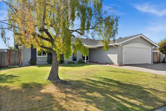 5095 Nottingham Ct, Newark CA: https://media.crmls.org/mediaz/b0af5a87-2172-4f32-ac00-70be0cec8274.jpg