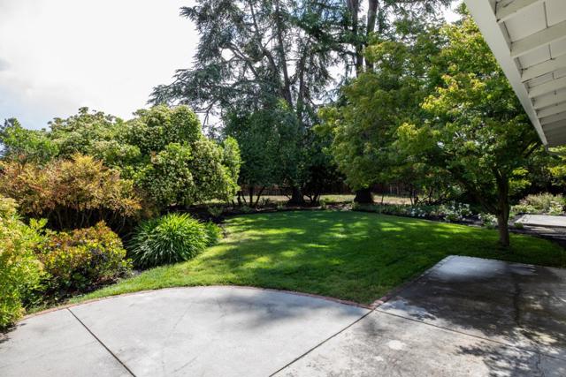 945 Carmel Court, Los Altos CA: https://media.crmls.org/mediaz/b0b00031-78df-4f34-b761-00a4a2fbe720.jpg