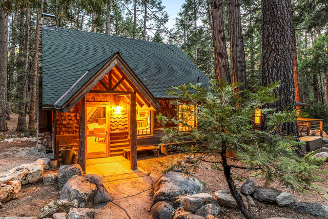 26299 Tahquitz Drive, Idyllwild CA: https://media.crmls.org/mediaz/b0b0676d-f295-4090-b950-35302a8ccac6.jpg