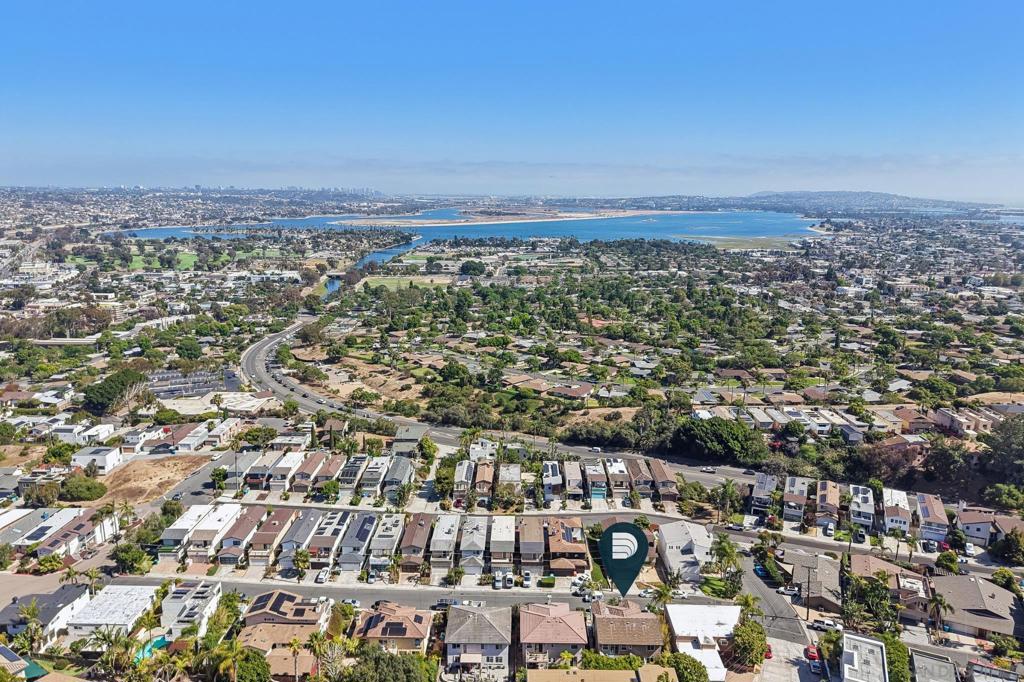 2410 Geranium St - photo 2