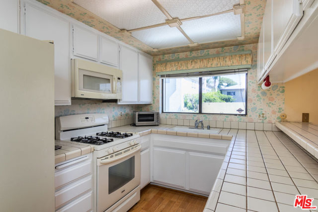 14311 Hartsook Street, Sherman Oaks CA: https://media.crmls.org/mediaz/b0b10f6d-c5b8-4964-8d6c-3a526305cfe8.jpg