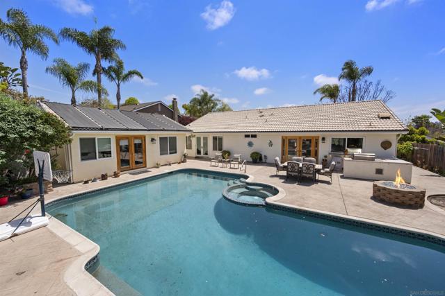 1510 2 Orangeview Dr,  CA: https://media.crmls.org/mediaz/b0b124c6-7a2e-4b68-9d56-67e8f4a0605c.jpg