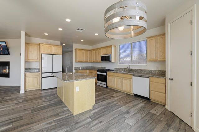 8680 Monument View Drive, Yucca Valley CA: https://media.crmls.org/mediaz/b0b1de67-d967-474c-875d-c8bba6ec5db9.jpg