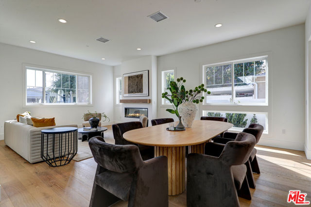 11729 Hartsook Street, Valley Village CA: https://media.crmls.org/mediaz/b0b1e781-e56e-4aa7-8da0-caa86eb45994.jpg