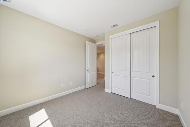 1305 Sunningdale Lane, Fairfield CA: https://media.crmls.org/mediaz/b0b25999-2a3c-4381-ba90-105c9a1fc7eb.jpg
