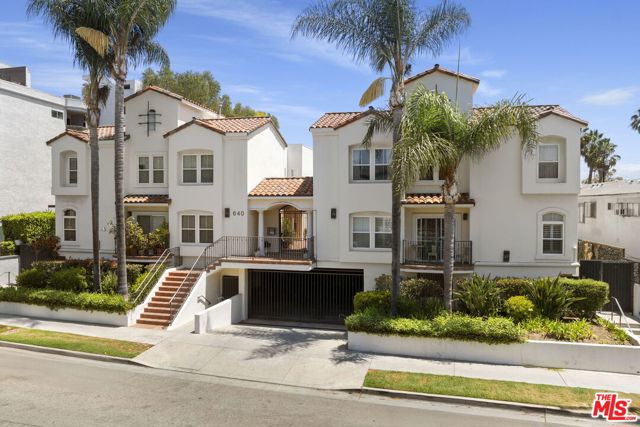 640 N Sweetzer Avenue, Los Angeles CA: https://media.crmls.org/mediaz/b0b289ac-f512-46f5-b972-57c4272472fd.jpg