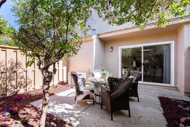 125 Connemara Way, Sunnyvale CA: https://media.crmls.org/mediaz/b0b2da3e-a6cb-472e-a50e-d67b98225c5c.jpg