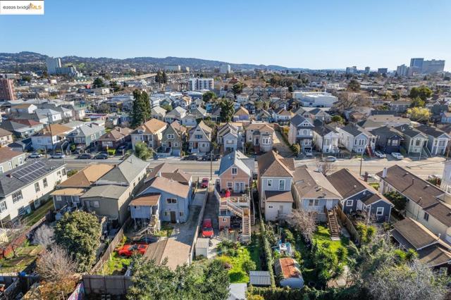 3245 Adeline ST, Oakland CA: https://media.crmls.org/mediaz/b0b33f27-039e-4412-84a9-ccd79a385ee0.jpg