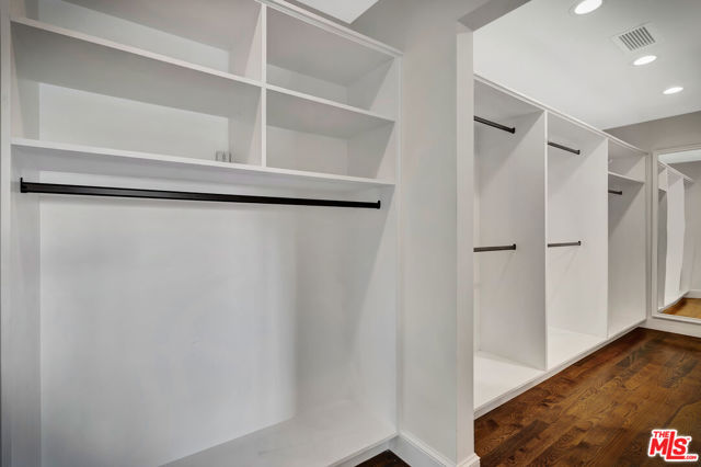 14071 Roblar Road, Sherman Oaks CA: https://media.crmls.org/mediaz/b0b35259-cd89-4719-a524-72970f903ec5.jpg