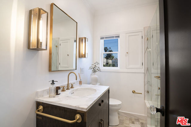 336 N Orange Drive, Los Angeles CA: https://media.crmls.org/mediaz/b0b3a990-42ec-4bbb-9ffc-0d1b0d406cf8.jpg