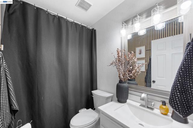 502 Chablis Way, Manteca CA: https://media.crmls.org/mediaz/b0b3c914-d5c8-4279-86ab-95849602e4d6.jpg