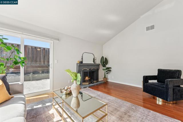 34915 Osprey Dr, Union City CA: https://media.crmls.org/mediaz/b0b42fe2-3364-4def-afca-d24261bdf341.jpg