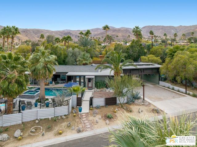 38613 Paradise Way, Cathedral City CA: https://media.crmls.org/mediaz/b0b468aa-e40b-4312-a704-6a006f0490dc.jpg