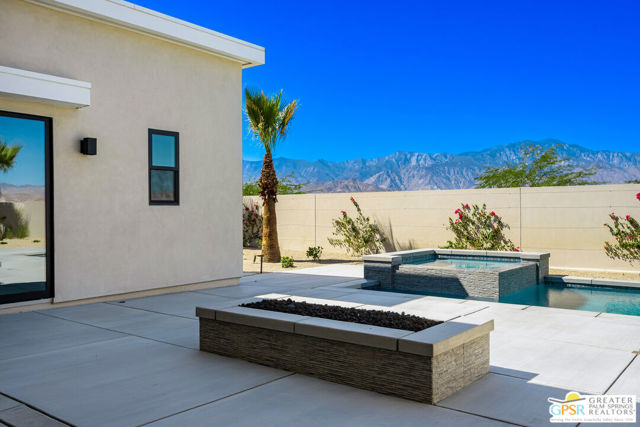 2 Marine Way, Rancho Mirage CA: https://media.crmls.org/mediaz/b0b53053-2cc5-4f3d-ac19-dde817b9c52b.jpg