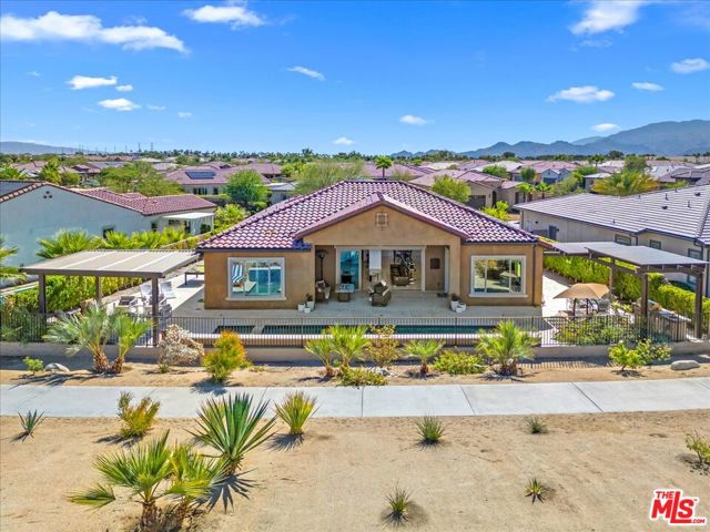 14 Merlot, Rancho Mirage CA: https://media.crmls.org/mediaz/b0b56ce9-c635-4607-a559-d75aaec25146.jpg