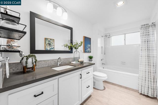708 Pomona Ave, El Cerrito CA: https://media.crmls.org/mediaz/b0b5af4f-6336-4ac1-9a4d-9b871089db44.jpg