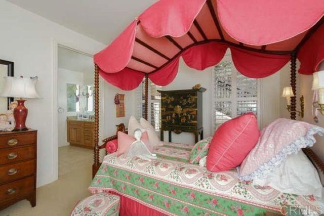 Detail Gallery Image 12 of 15 For 1040 Genter St #205,  La Jolla,  CA 92037 - 3 Beds | 2/1 Baths