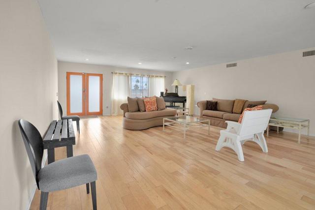 48320 Beverly Drive, Palm Desert CA: https://media.crmls.org/mediaz/b0b61d5c-47c1-4daf-b8ff-d06580c78f99.jpg