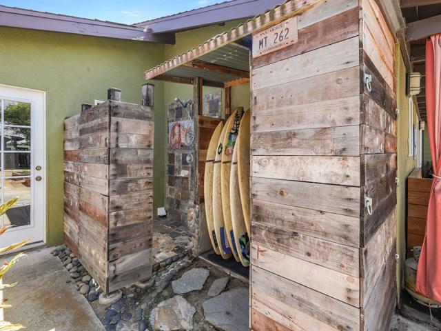 1080 Aloha Dr, Encinitas CA: https://media.crmls.org/mediaz/b0b6e012-d14c-45c2-bb37-27bab534b6ff.jpg