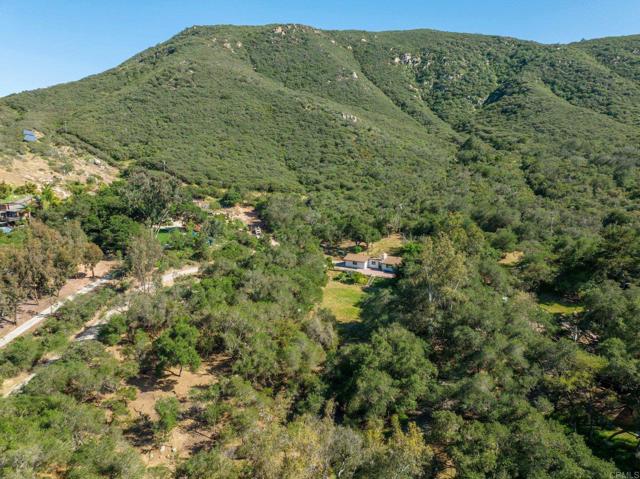 9115 Harmony Grove Road, Escondido CA: https://media.crmls.org/mediaz/b0b7371c-e865-4e6e-82fd-e25f1030933e.jpg