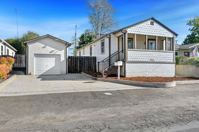 1915 Englewood Dr., Lemon Grove CA: https://media.crmls.org/mediaz/b0b74598-e2c2-4f26-b638-e6b337a5645d.jpg