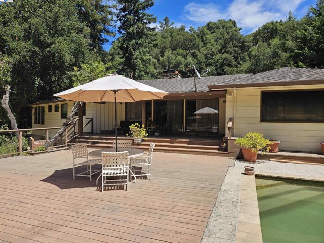 29625 Palomares Rd, Castro Valley CA: https://media.crmls.org/mediaz/b0b7a977-12fd-4ec3-b248-d35cf8ee8fea.jpg