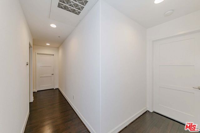 4644 Coldwater Canyon Avenue, Studio City CA: https://media.crmls.org/mediaz/b0b7d0c0-831c-4464-a2d2-ed180efcc301.jpg