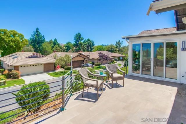 1315 Camino Linda Dr, San Marcos CA: https://media.crmls.org/mediaz/b0b7e2db-5186-4d93-9ad1-f5ec372daf10.jpg