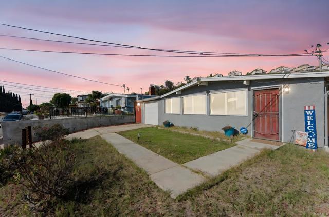 Detail Gallery Image 3 of 25 For 9838 Ivanho St, Spring Valley,  CA 91977 - 3 Beds | 1 Baths