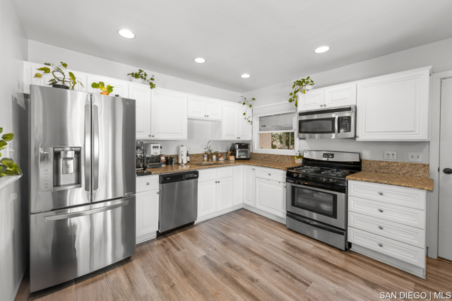 619 Maydee ST, Duarte CA: https://media.crmls.org/mediaz/b0b85000-e216-4e09-923a-40e21ca23b4a.jpg