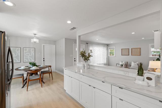 36523 Cherry St, Newark CA: https://media.crmls.org/mediaz/b0b855aa-3421-46af-ab06-5e121ed179e4.jpg