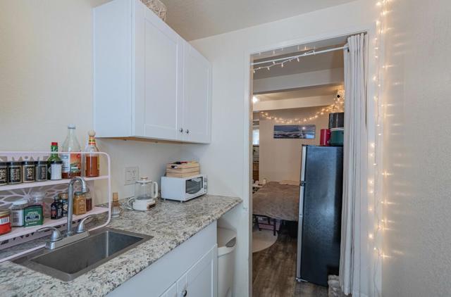 570572 Belden Street, Monterey CA: https://media.crmls.org/mediaz/b0b88578-b213-455e-bddf-fb70d20a3386.jpg
