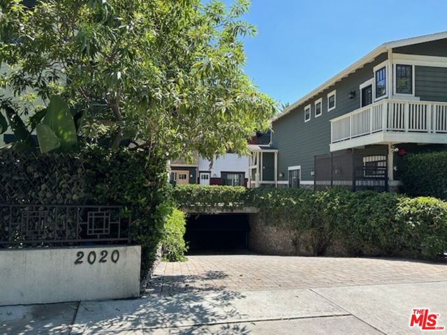 2020 Holly Dr #14, Los Angeles, CA 90068