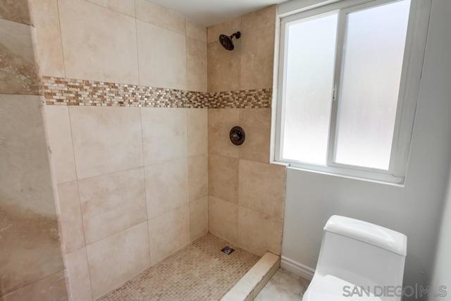 12709 Treeridge Ter, Poway CA: https://media.crmls.org/mediaz/b0b91233-b5c9-4bd2-9967-e62e9707e59c.jpg