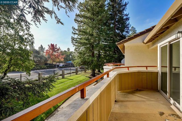 5095 Valley Crest Dr, Concord CA: https://media.crmls.org/mediaz/b0b918a2-e331-4aa6-ba36-5278b008db91.jpg