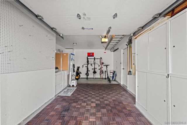 1074 Isabella Avenue, Coronado CA: https://media.crmls.org/mediaz/b0b9c5f4-25ca-4d10-93cf-c88575f399c2.jpg