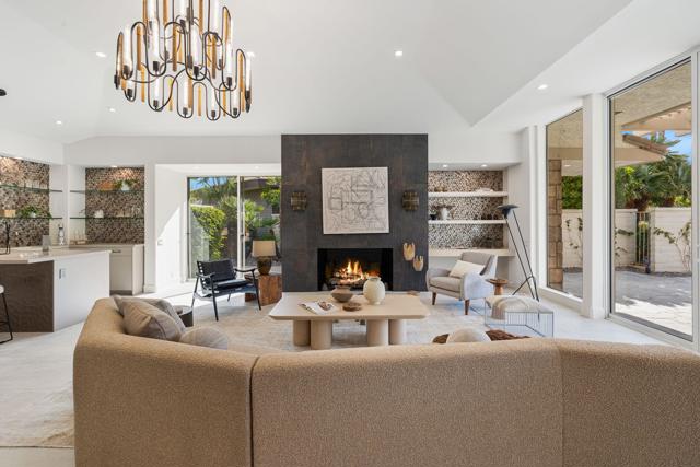 9 Regency Drive, Rancho Mirage CA: https://media.crmls.org/mediaz/b0b9fe81-78d0-4a35-a0a7-24fdaf159c7b.jpg